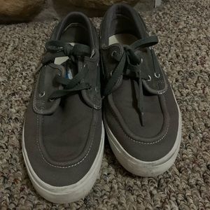 Men’s 9.5 Converse (Chuck Taylor’s)